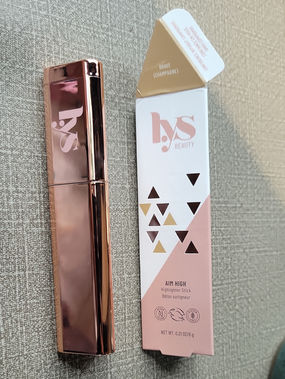 hys Beauty Aim High Highlighter Stick — Champagne (Brave)